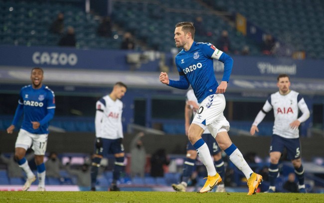 他年紀輕輕 他年紀輕輕